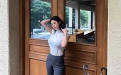 宝宝楼梯上做好刺激